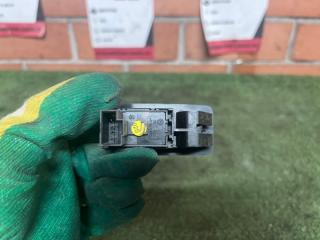 Кнопка стеклоподъемника передняя правая Touareg 2