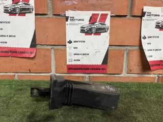 Ограничитель двери передний правый Touareg 2