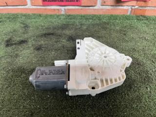 Моторчик стеклоподъемника передний правый Touareg 2