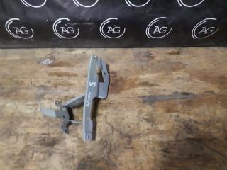 Запчасть крепление крыла левое Honda Fit