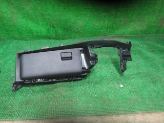 Запчасть бардачок пассажирский Toyota Prius