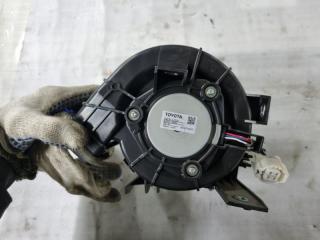 Мотор охлаждения батареи Toyota Prius 2016