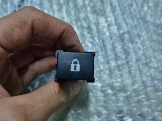 Запчасть кнопка открывания багажника Subaru Levorg 2020