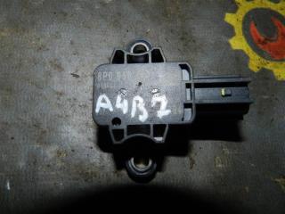 Запчасть датчик airbag Audi Audi A4 B7 2006