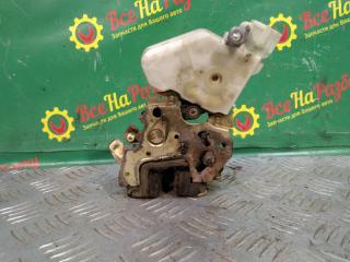 Замок двери задний левый Nissan Sunny