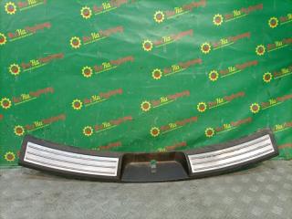 Запчасть накладка в крышку багажника Chrysler Pacifica 2004