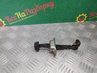 Запчасть ограничитель двери Mitsubishi Pajero 4 2006 - 2019