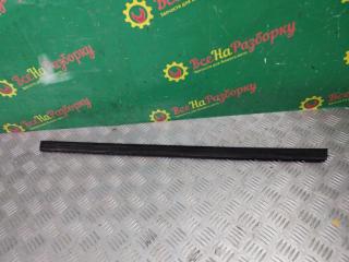 Запчасть бархотка передняя правая Mitsubishi Pajero 4 2006 - 2019