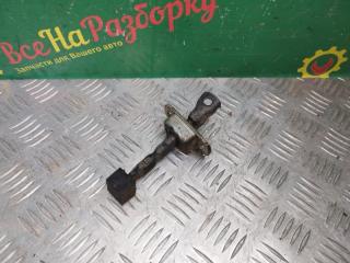 Запчасть ограничитель двери Mitsubishi Pajero 4 2006 - 2019