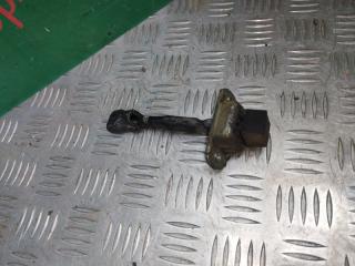 Запчасть ограничитель двери Mitsubishi Pajero 4 2006 - 2019