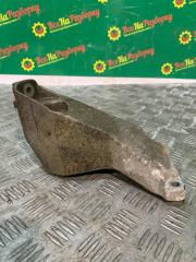 Кронштейн двигателя левый Audi A4 B7 2007 контрактная Кронштейн двигателя левый Audi A4 B7 2007