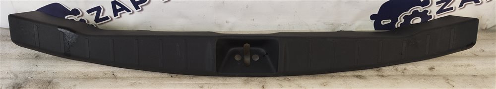 Запчасть накладка на замок багажника Mitsubishi RVR 2012