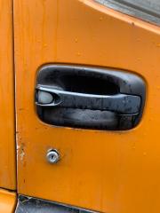 Ручка двери внешняя правая Isuzu Forward 1997