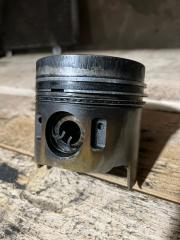 Поршень Mitsubishi Canter 1996 Б/У Поршень Mitsubishi Canter 1996