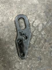 Запчасть кронштейн двигателя Nissan Atlas 1990