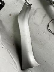 Фото запчасти обшивка крышки багажника Toyota Land Cruiser 200 2016 Б/У запчасть Запчасть обшивка крышки багажника Toyota Land Cruiser 200 2016