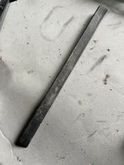 Фото запчасти накладка на порог салона Toyota Land Cruiser 200 2016 Б/У запчасть Запчасть накладка на порог салона Toyota Land Cruiser 200 2016