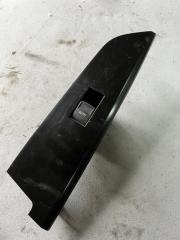 Фото запчасти кнопка стеклоподъемника левая Toyota Land Cruiser 200 2016 Б/У запчасть Запчасть кнопка стеклоподъемника левая Toyota Land Cruiser 200 2016