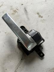 Фото запчасти ручка двери внутренняя правая Toyota Land Cruiser 200 2016 Б/У запчасть Запчасть ручка двери внутренняя правая Toyota Land Cruiser 200 2016