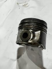 Поршень правый Toyota Land Cruiser 200 2016 Б/У Поршень правый Toyota Land Cruiser 200 2016