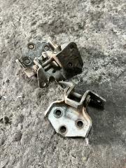 Петля двери левая Nissan Atlas 1990 Б/У Петля двери левая Nissan Atlas 1990