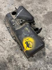 Крышка клапанов Nissan March 2003