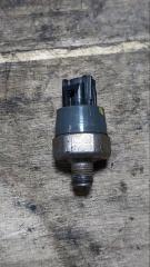 Запчасть датчик давления масла двс Toyota Prius 2017