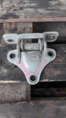 Петля двери передняя левая Isuzu Elf 1996 Б/У Петля двери передняя левая Isuzu Elf 1996