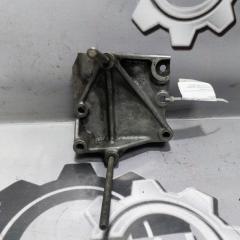 Кронштейн компрессора кондиционера Mitsubishi Canter 2000