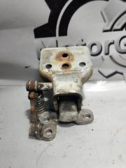 Петля двери левая Mazda Titan 1996 Б/У Петля двери левая Mazda Titan 1996