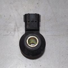 Фото запчасти датчик детонации Nissan Bluebird Sylphy 2003 Б/У запчасть Запчасть датчик детонации Nissan Bluebird Sylphy 2003