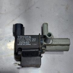 Фото запчасти клапан вакуумный Toyota Isis 2008 контрактная запчасть Запчасть клапан вакуумный Toyota Isis 2008