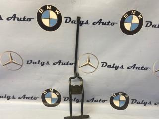 Кронштейн замка капота BMW 320i 2006.08.01
