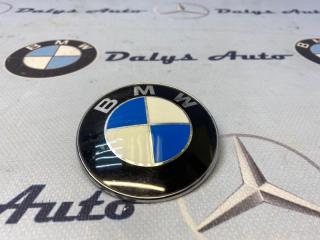 Запчасть эмблема BMW 530i 2004г. Май