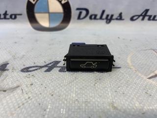 Запчасть кнопка открывания багажника BMW 525i 2002