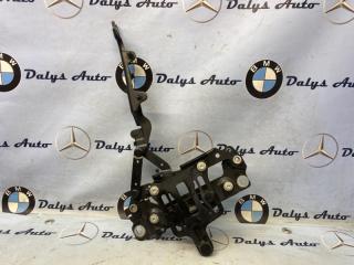 Запчасть петля капота правая BMW 530i 2010-05-11