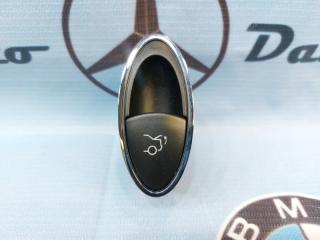 Кнопка открывания багажника Mercedes-Benz E-class 2006 контрактная Кнопка открывания багажника Mercedes-Benz E-class 2006