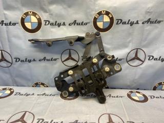 Запчасть петля капота правая BMW 530i 2010