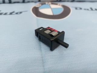 Запчасть датчик открытия бардачка BMW 525i 2002г. Октябрь