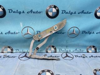 Запчасть петля крышки багажника задняя правая BMW 330i 2001г. Март