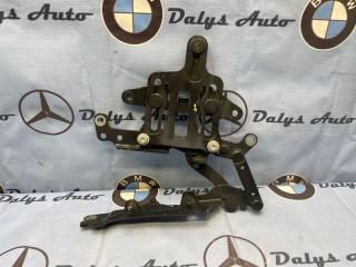 Запчасть петля капота передняя левая BMW 530 2010