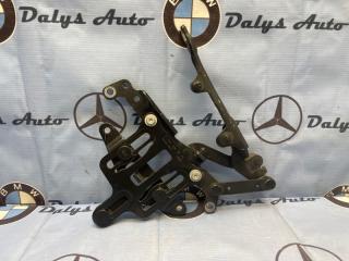 Запчасть петля капота передняя правая BMW 530 2010