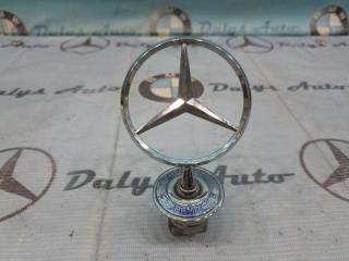 Запчасть эмблема капота Mercedes-Benz E-class 09/09/2002 w211 m112.913 2.6 Б/У Эмблема капота Mercedes-Benz E-class 09/09/2002 w211 m112.913 2.6 Б/У