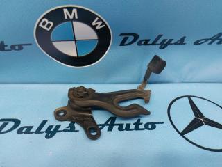 Запчасть крюк капота VOLVO XC70 2009