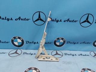 Фото запчасти петля капота правая BMW 525i 2002 контрактная запчасть Запчасть петля капота правая BMW 525i 2002