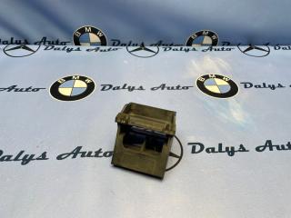 Запчасть кронштейн радиатора правый BMW 530i 2005г. Март