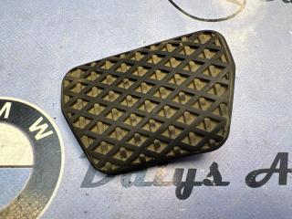 Фото запчасти накладка на педаль тормоза BMW 525i 2000 контрактная запчасть Запчасть накладка на педаль тормоза BMW 525i 2000