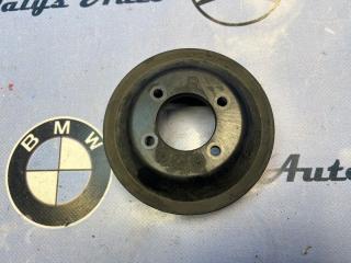 Шкив помпы BMW 525i 2003