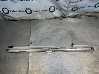 Запчасть направляющая шторки багажника левая VOLVO XC70 2009