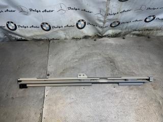 Запчасть направляющая шторки багажника правая VOLVO XC70 2009